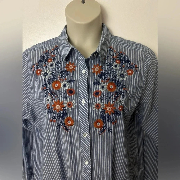 Beachy Cotton oversized blue and white striped long sleeve with floral embroider - Picture 3 of 8